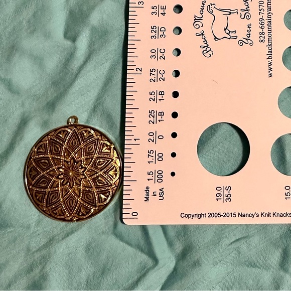 Vintage IA Damascene Gold Tone and Black Enamel Pendant - Picture 4 of 4